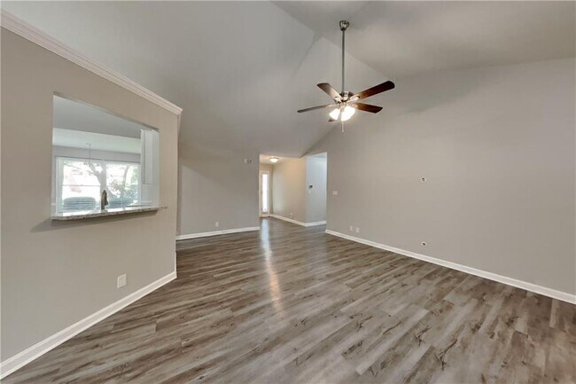 Foto del edificio - 5665 Enchantress Ln NE