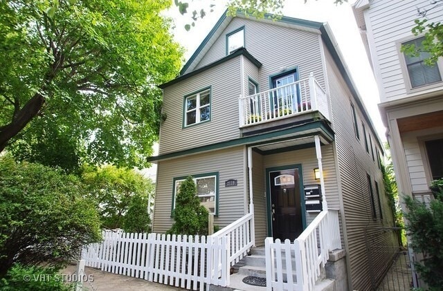Primary Photo - 2119 W Fletcher St
