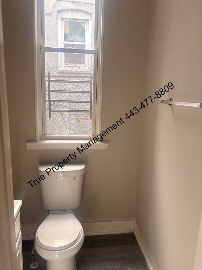 Foto del edificio - Spacious 3BR Home Near Coppin State – Recently Updated & Ready Now!