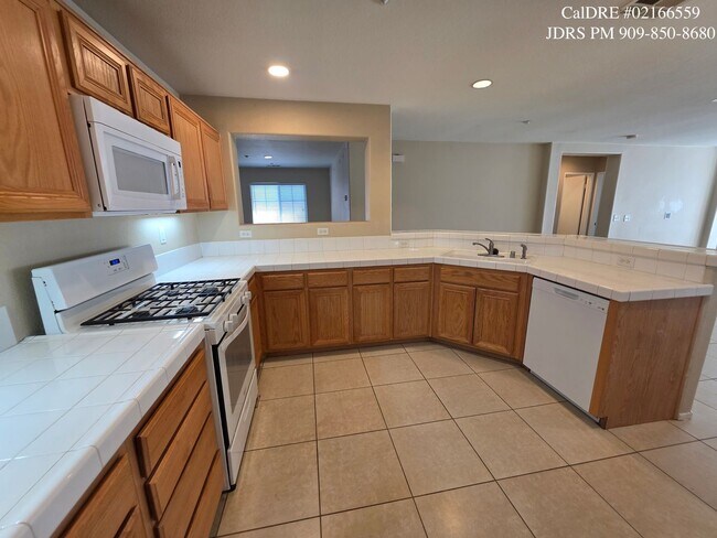 Building Photo - Fontana 3 Bedroom Home