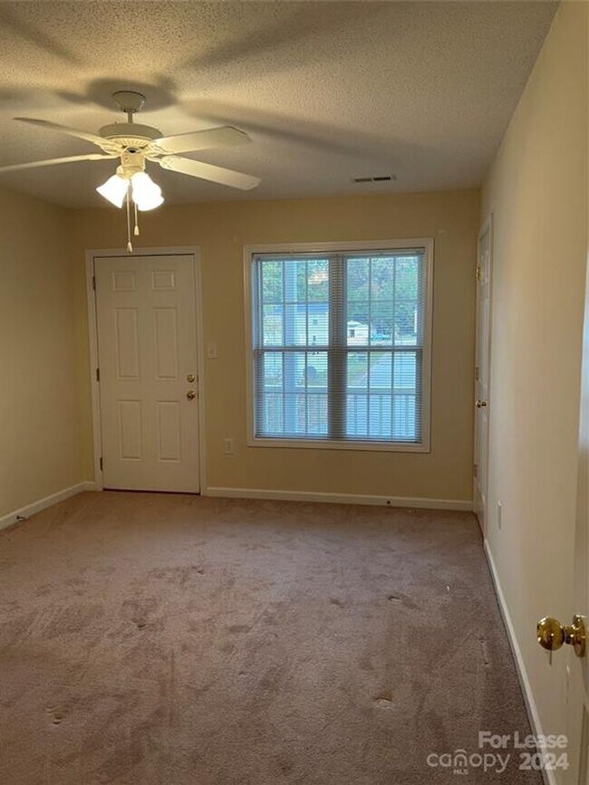 Foto del edificio - 1623 Oak Leaf Dr NW