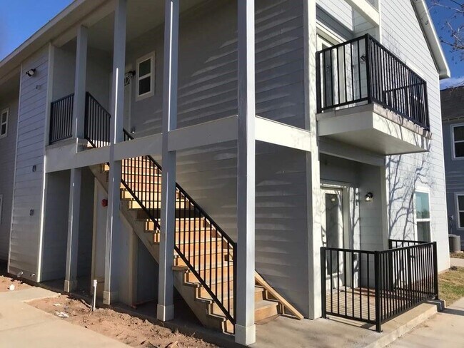 Foto del edificio - 430 Schmidt Rd