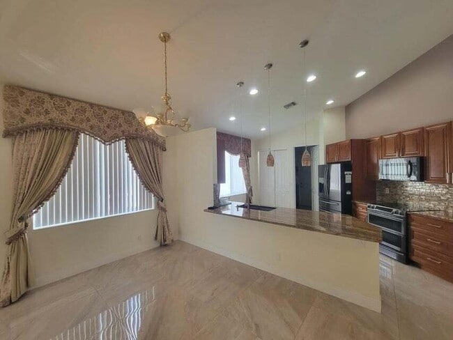 Building Photo - 9624 Sandpiper Shores Way