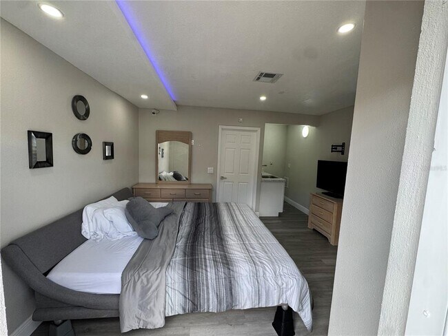 Foto del edificio - 2158 Marathon Ct