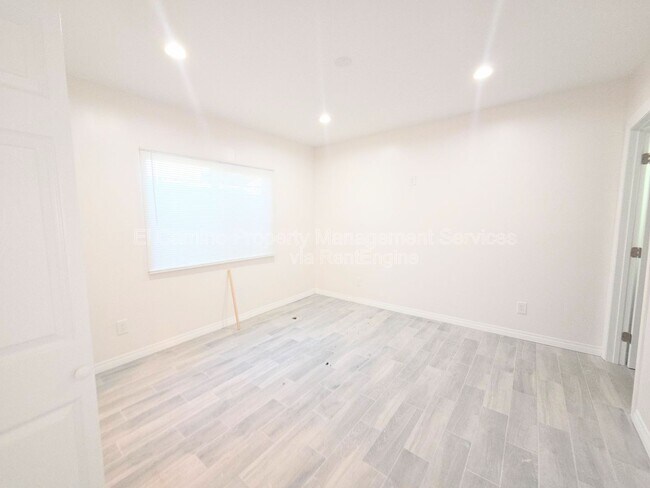 Foto del edificio - 4064 E 60th St