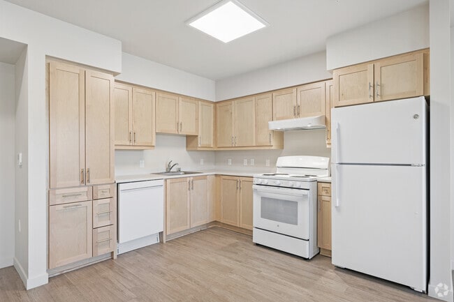 3BR, 2BA - 1044SF - Kitchen - Juniper Grove