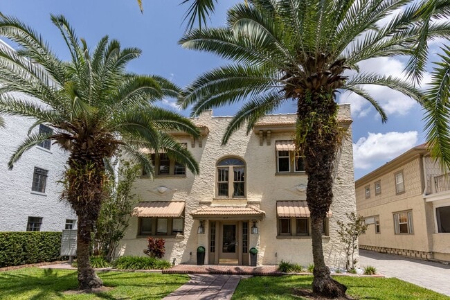Building Photo - Charming Downtown Orlando 1/1 Corner Condo Near Lake Eola!