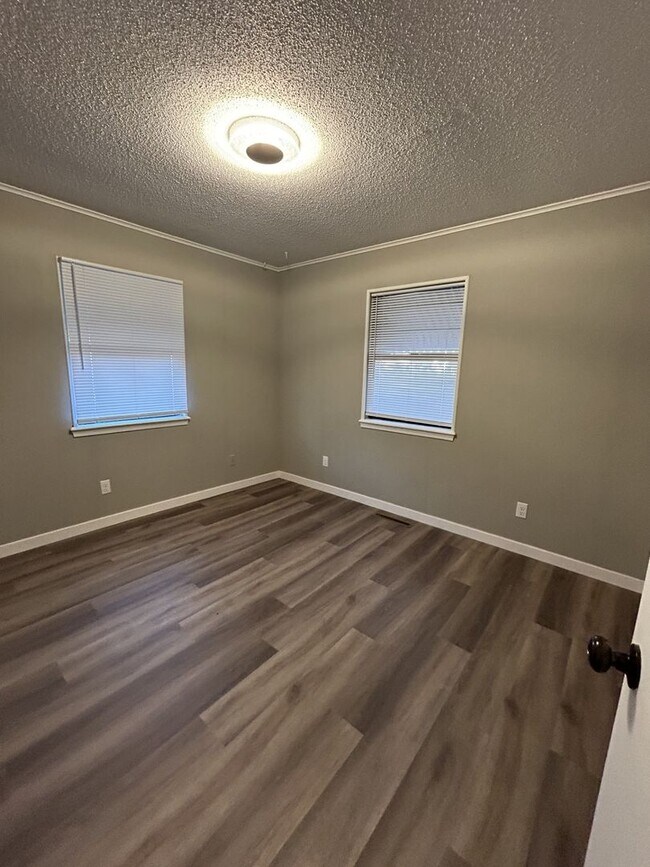 Foto del edificio - 905-907 N Rouse Duplex