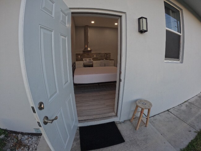 Building Photo - 5433 SW 19th St