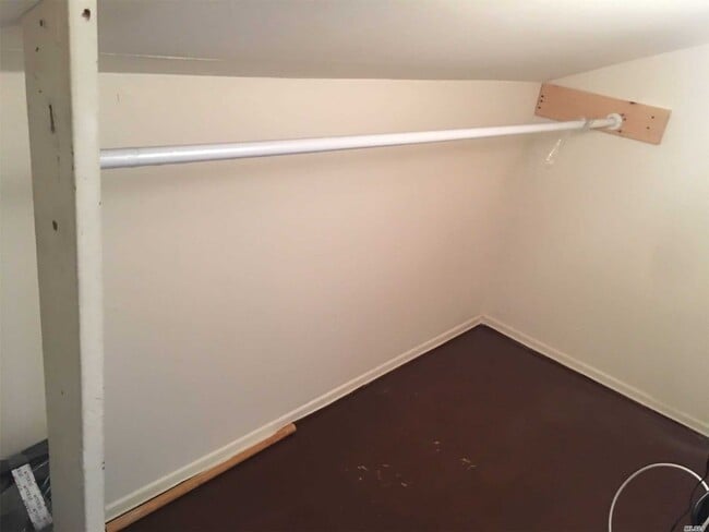 Building Photo - 35 E Bay Dr