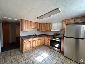 Building Photo - 512 150 E