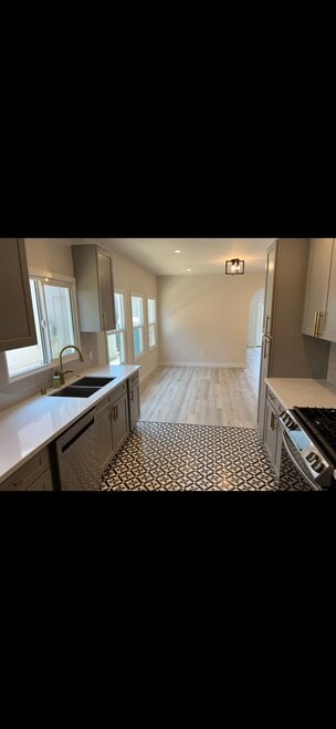 Building Photo - 5349-5353 Russell Ave