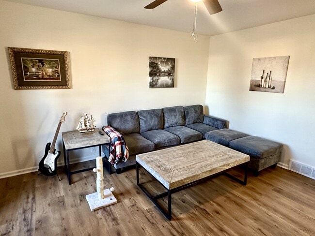 Building Photo - 315 Coombs Dr