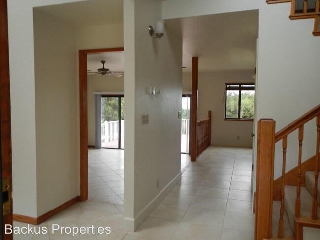 Building Photo - 4 br, 3 bath Apartment - 22315 Berry Dr.