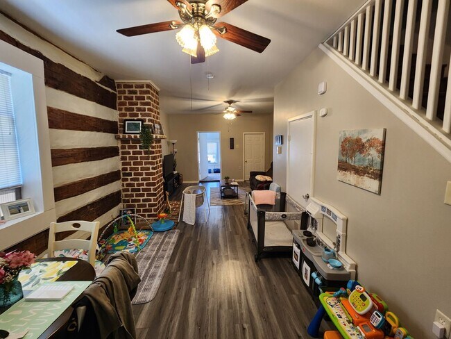 Building Photo - 3 Bedroom for Rent in Mount Joy!