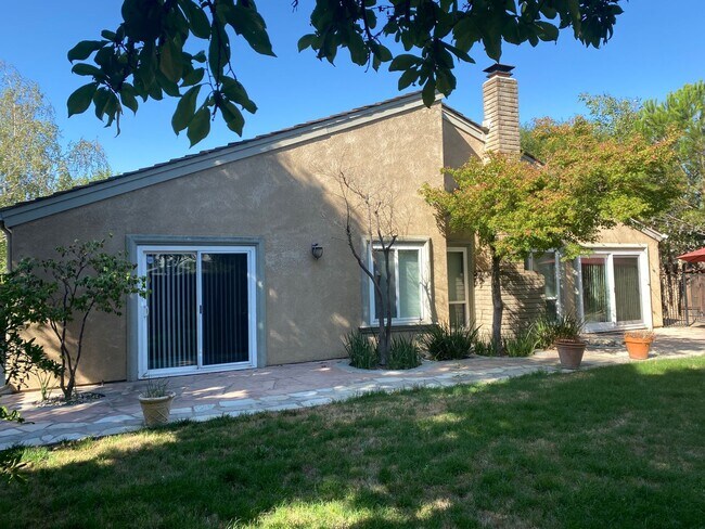 Building Photo - Single Story, Four Bedroom Home in Lincoln...