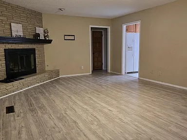 Building Photo - 906 Pearson Dr