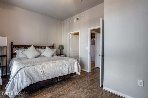 Building Photo - 3225 Turtle Creek Blvd