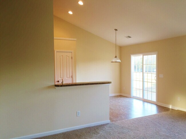 Foto del edificio - Simpsonville, 3bd/2ba, 1252SF