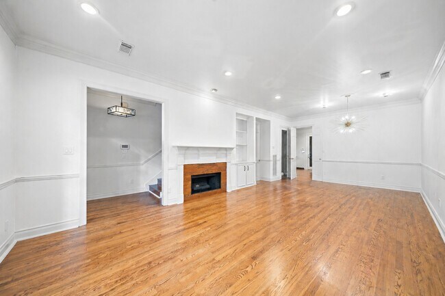 Foto del edificio - 5136 Chevy Chase Dr