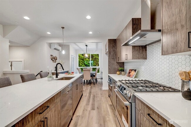 Building Photo - 15008 40th Ave W