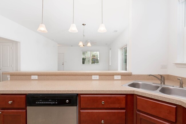 Building Photo - Spacious Condo in Spence Crossing