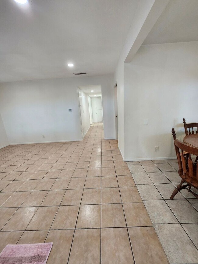 Foto del edificio - M-Muir Ave (triplex)