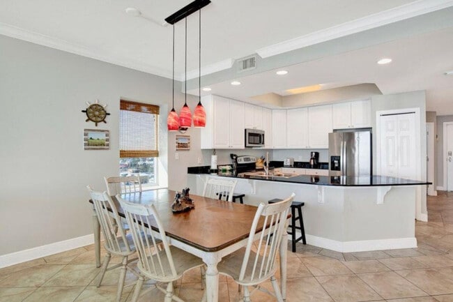 Foto del edificio - 365 E Beach Blvd