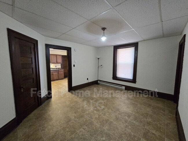 Foto del edificio - 109 E Main St