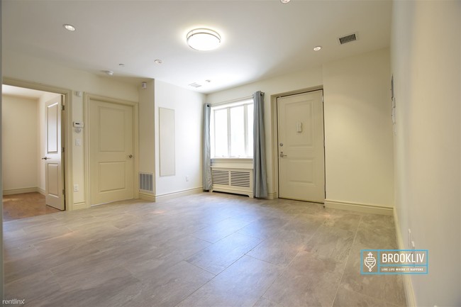 Building Photo - 301 Eldert St