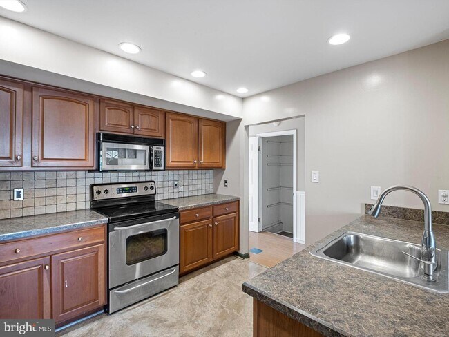 Foto del edificio - 122 Center Ct