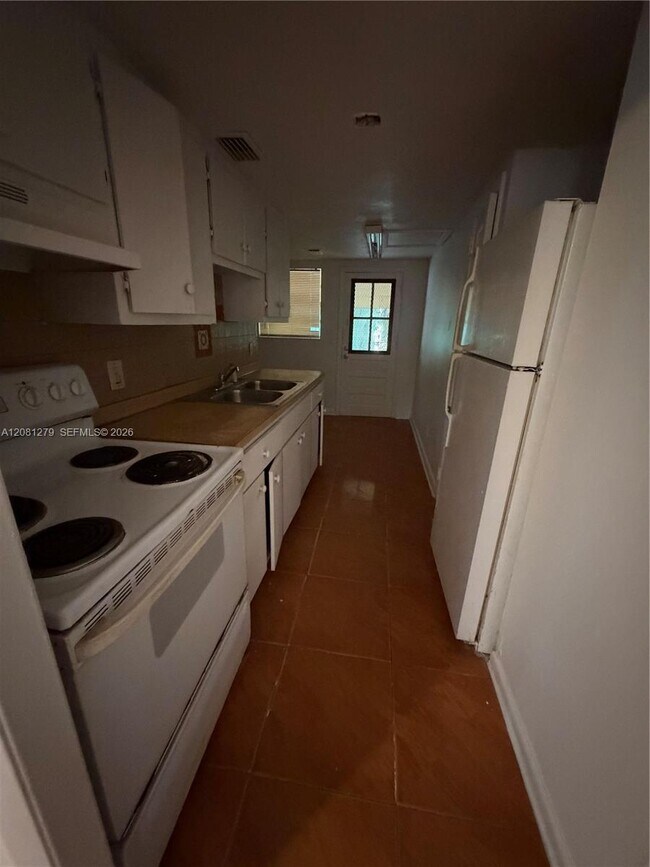Foto del edificio - 9614 NW 5th Ave