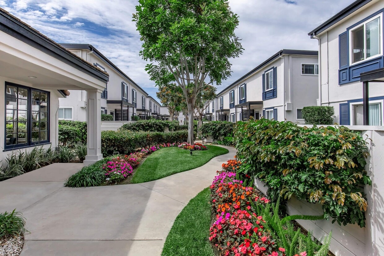 Primary Photo - Sandpointe Cove Apartment Homes