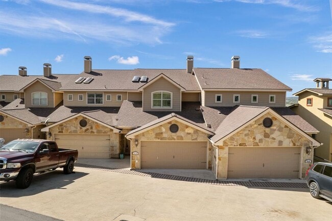 Building Photo - 970 Parkview Dr