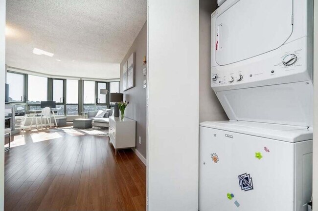 Photo du bâtiment - 1625 Hornby St