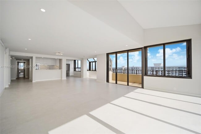 Foto del edificio - 251 Crandon Blvd