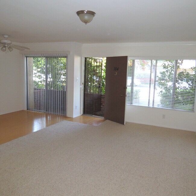 Foto del edificio - 1560 S Centinela Ave