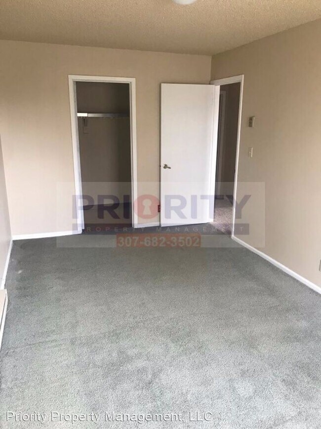 Building Photo - 2 br, 1 bath House - 302 E Converse St