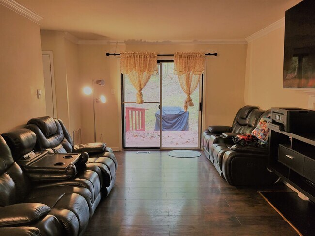 Foto del edificio - 3 Bedroom 2.5 bath Colonial off of Reams Road in Chesterfield County