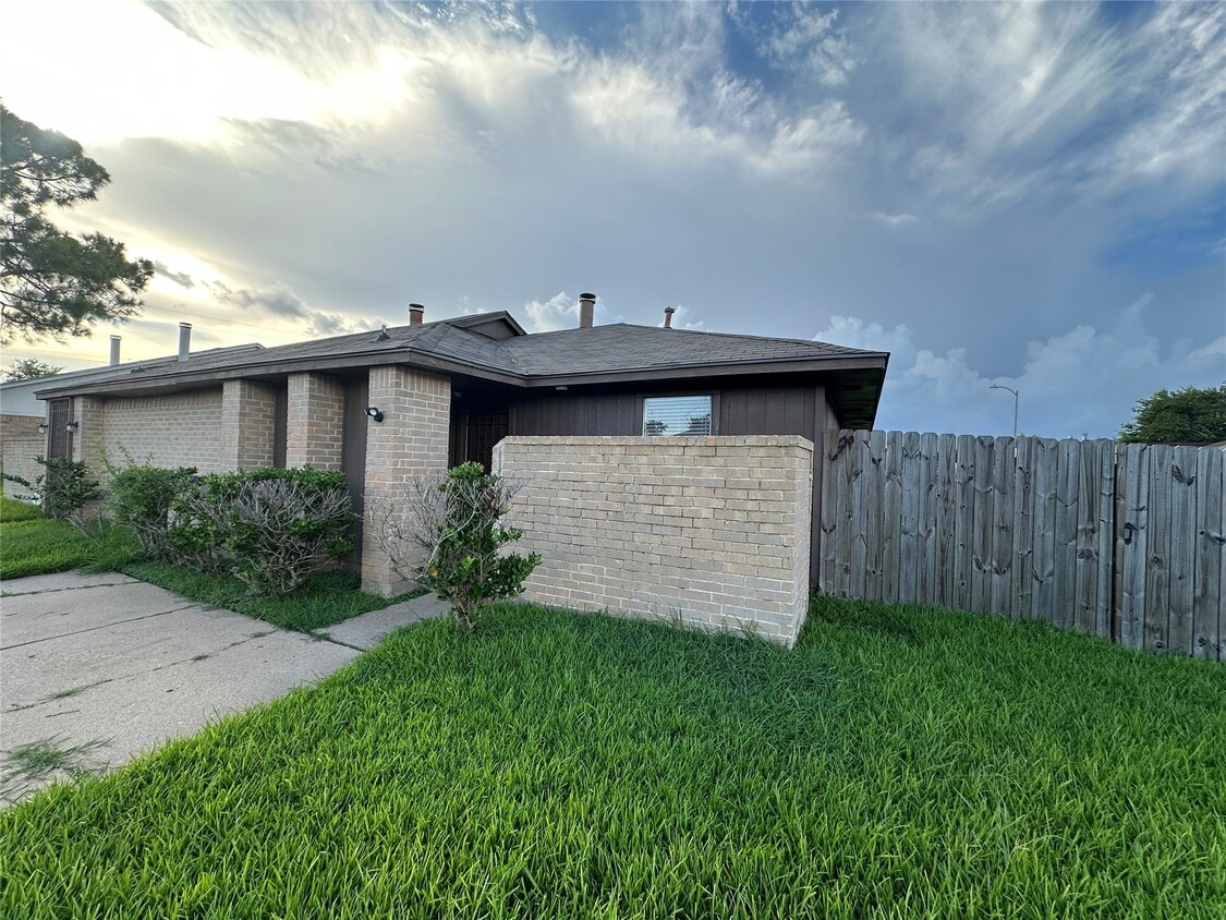Primary Photo - 5434 Parkridge Dr