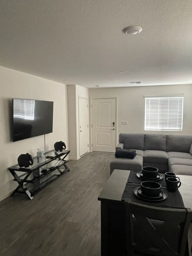 Foto principal - 7005 Magenta Moon St
