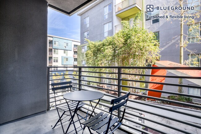Building Photo - 236 S Los Angeles St