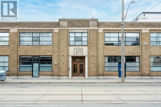 Building Photo - 365 Dundas St E