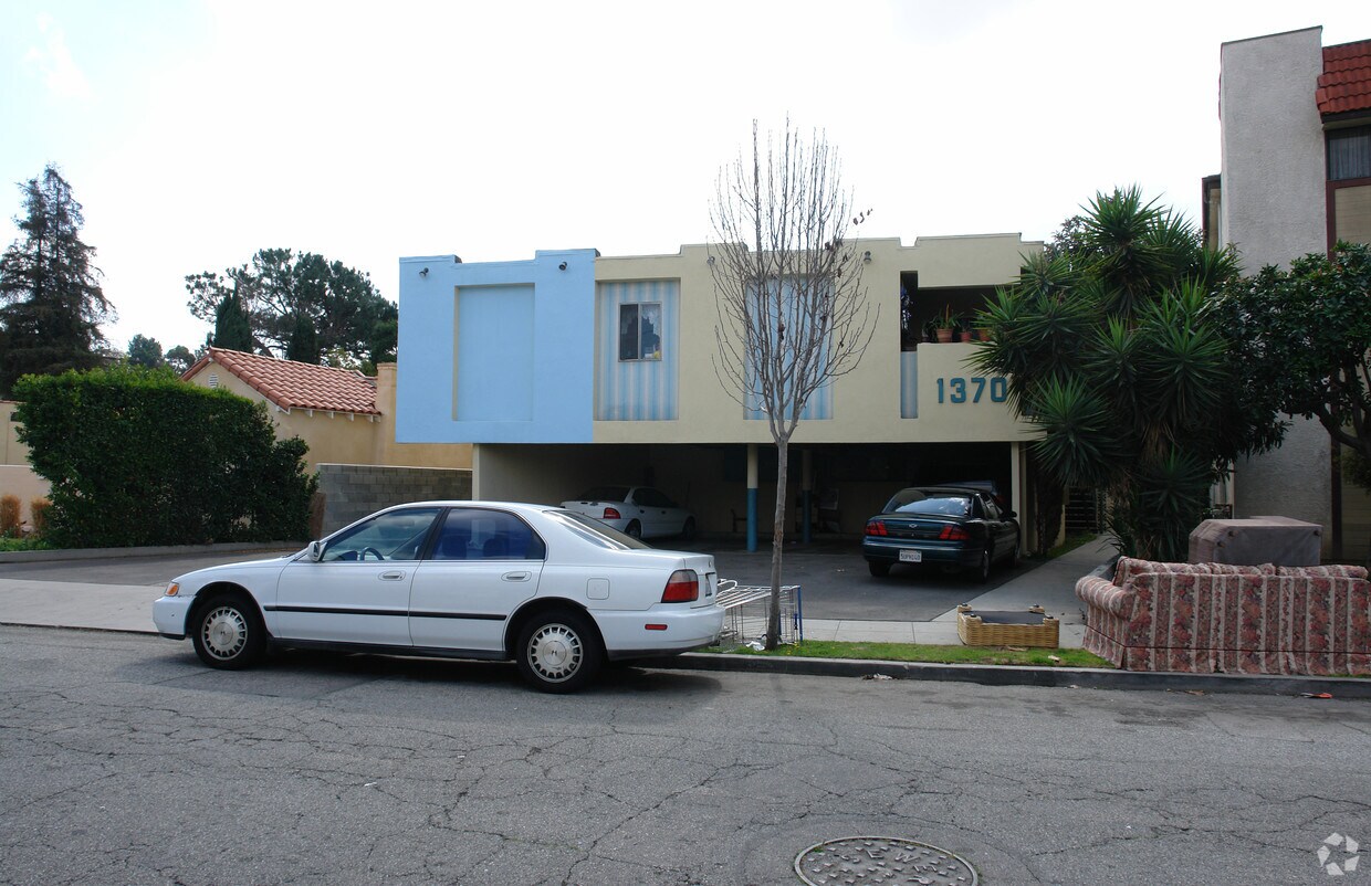 Building Photo - 1370 E Garfield Ave