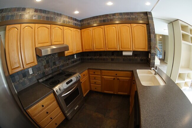 Building Photo - 6251 Sandcrest Cir