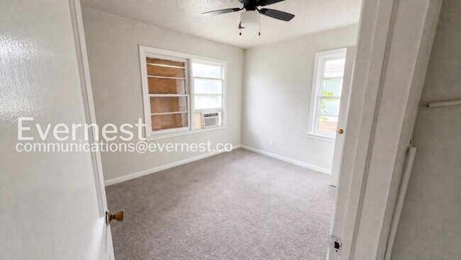 Building Photo - 2833 Van Brunt Blvd