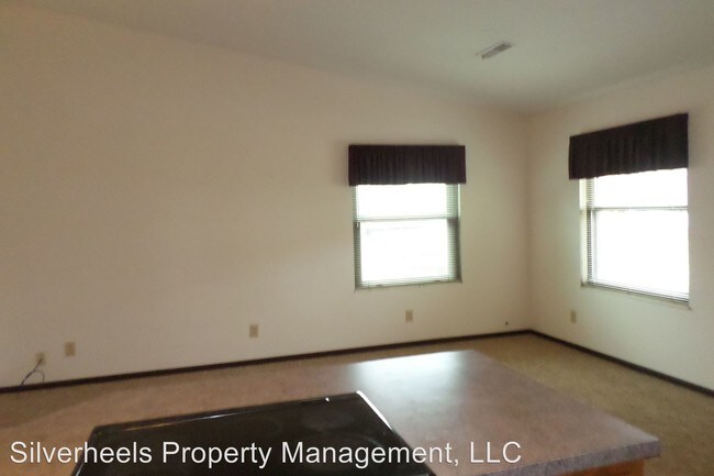 Building Photo - 400 27th St