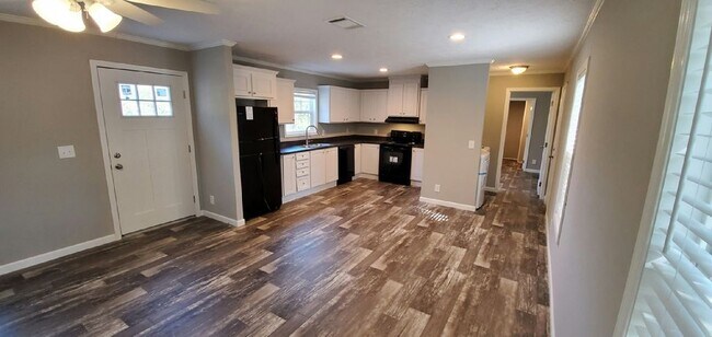 Building Photo - 1630 Balkin Rd
