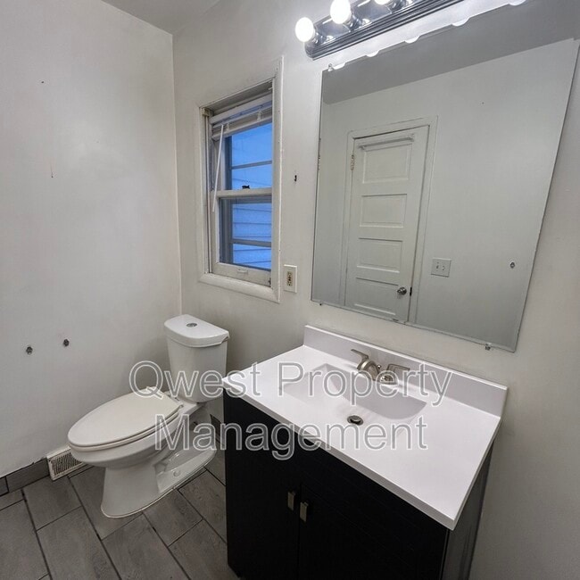 Foto del edificio - 537 Eastern Ave NE