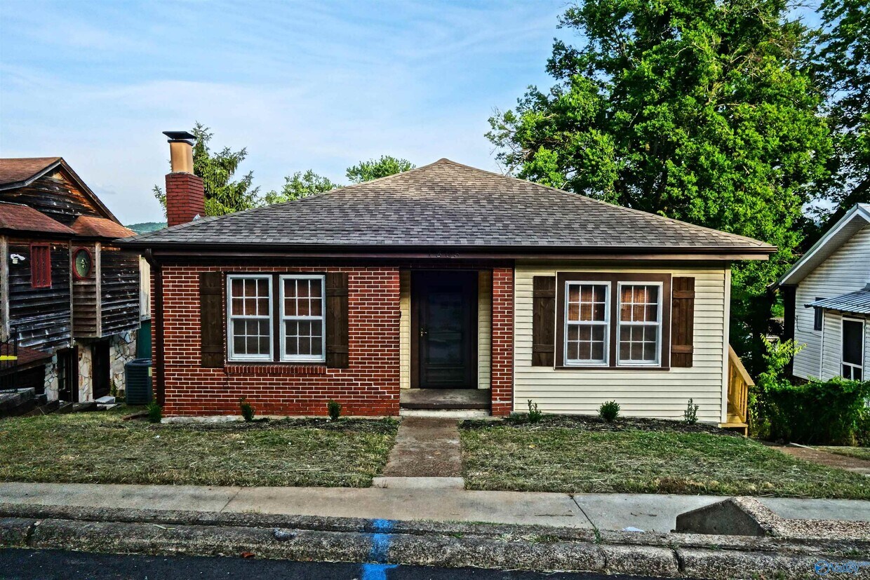 1305 Rayburn Ave, Guntersville, AL 35976 House Rental in Guntersville